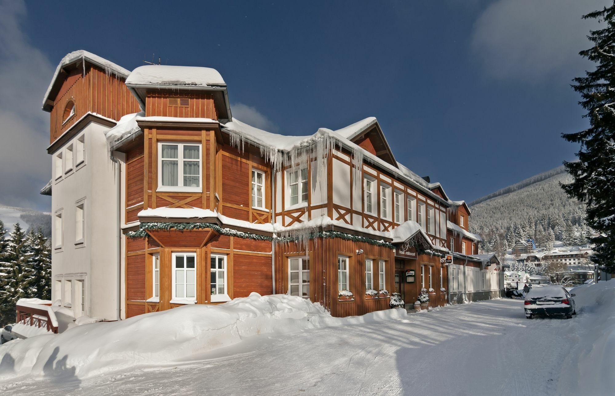 Hotel Snezka Špindlerŭv Mlýn Exteriör bild