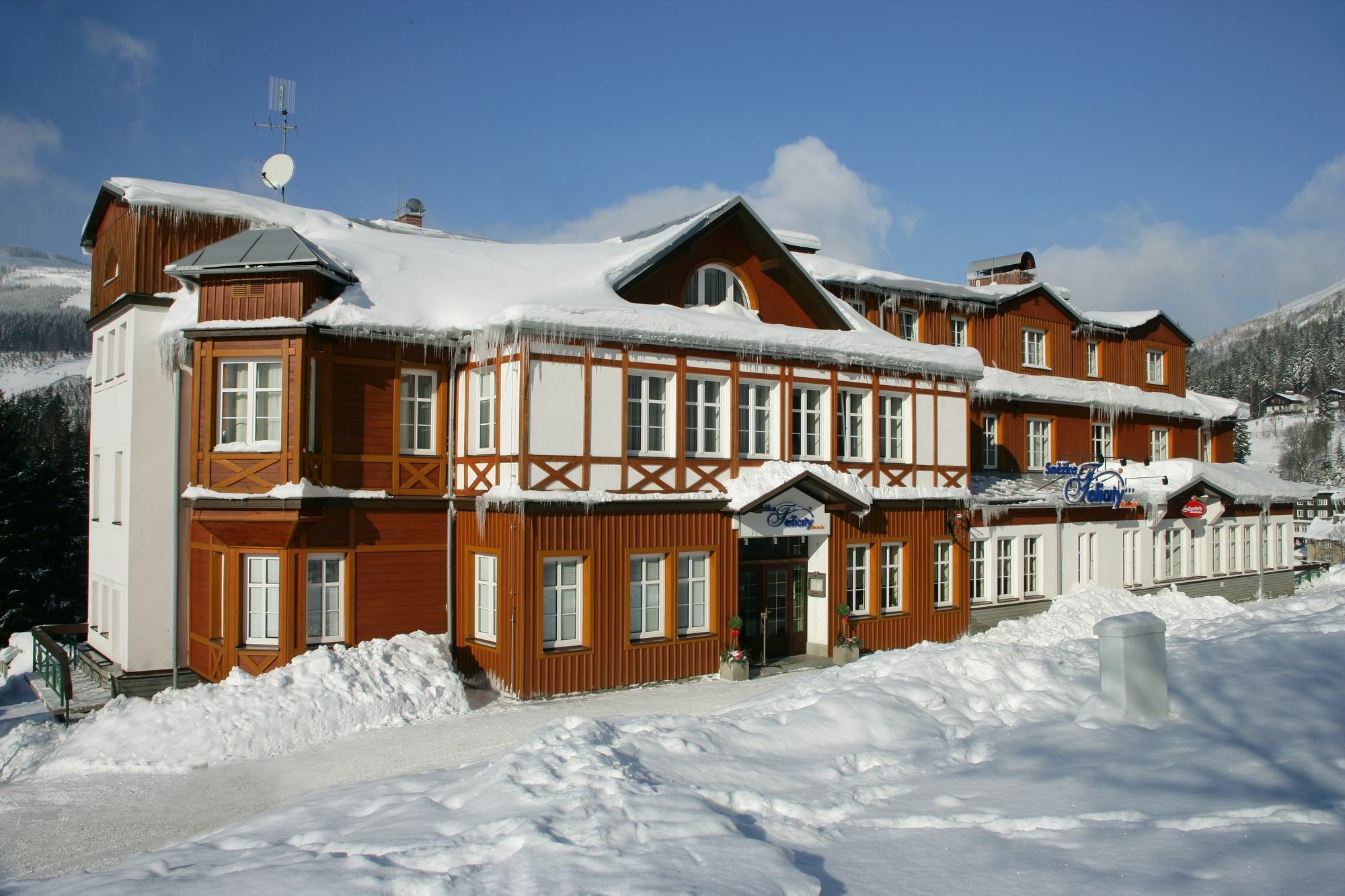 Hotel Snezka Špindlerŭv Mlýn Exteriör bild