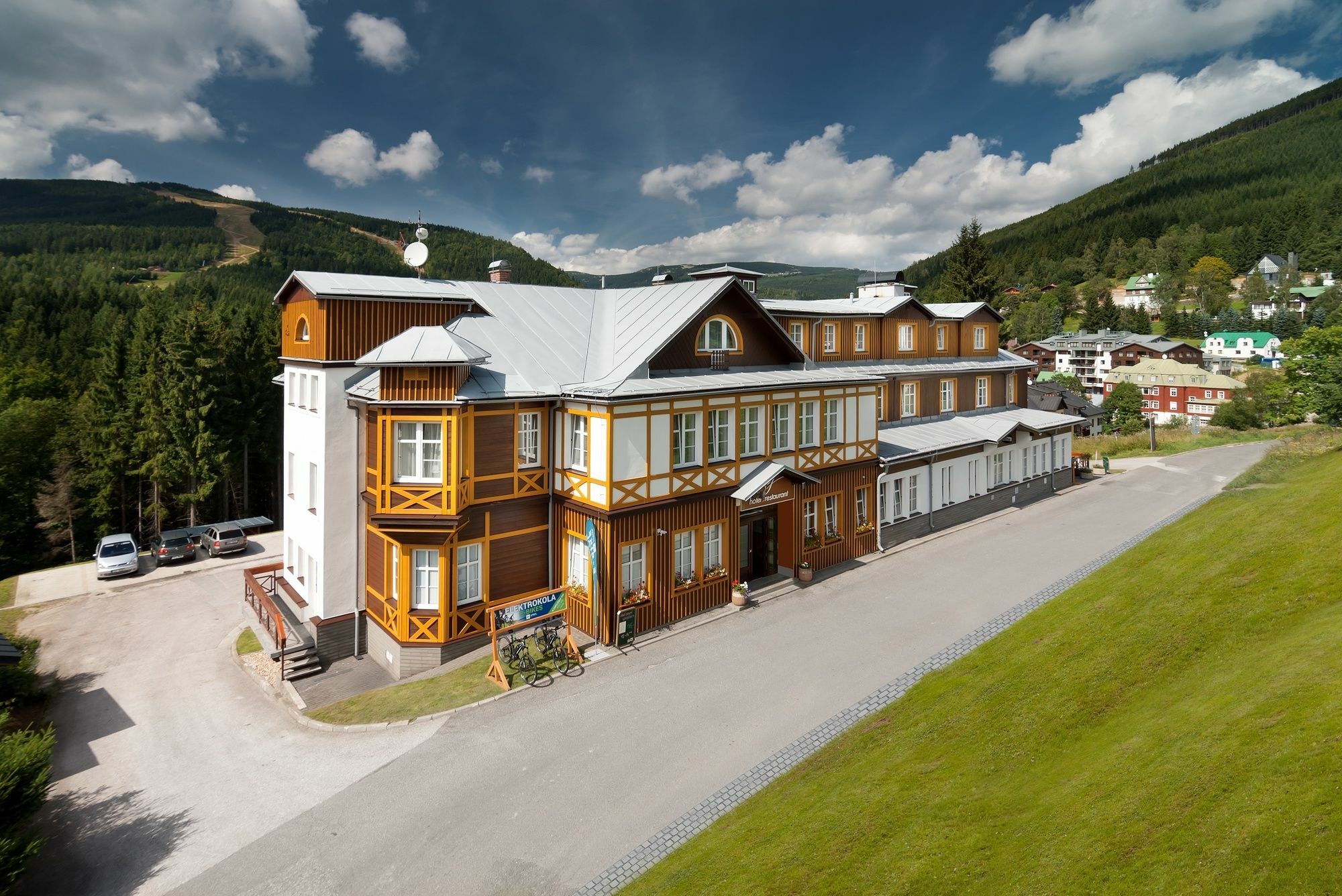 Hotel Snezka Špindlerŭv Mlýn Exteriör bild