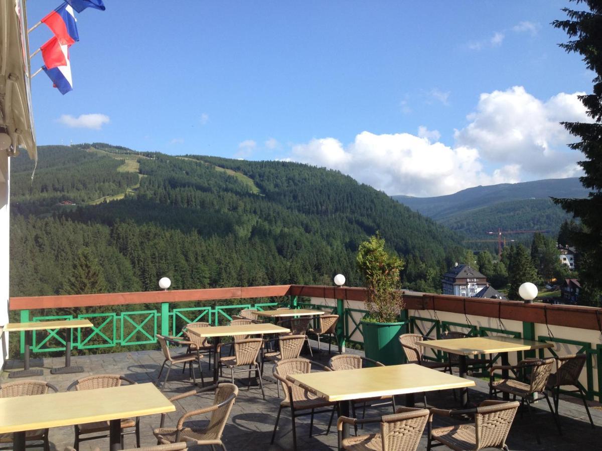 Hotel Snezka Špindlerŭv Mlýn Exteriör bild